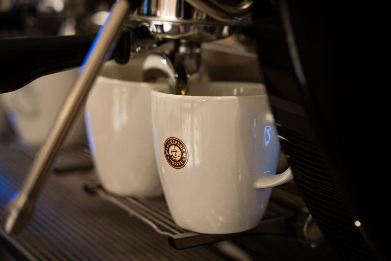 カリブ クラブ プリンセス ビーチ リゾート アンド スパ オール インクルーシブ プンタ・カナ エクステリア 写真 A coffee machine making espresso