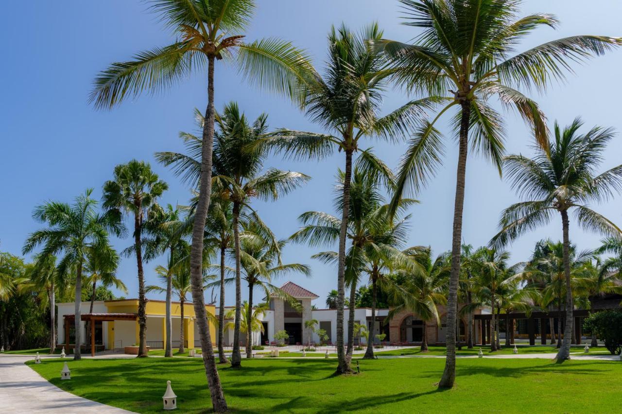 カリブ クラブ プリンセス ビーチ リゾート アンド スパ オール インクルーシブ プンタ・カナ エクステリア 写真 View of the resort