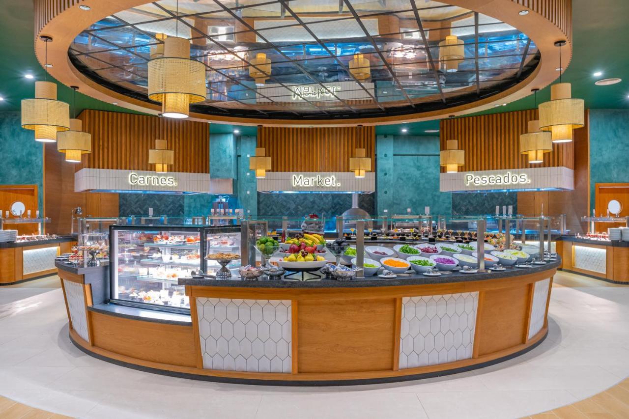 カリブ クラブ プリンセス ビーチ リゾート アンド スパ オール インクルーシブ プンタ・カナ エクステリア 写真 The buffet at the hotel