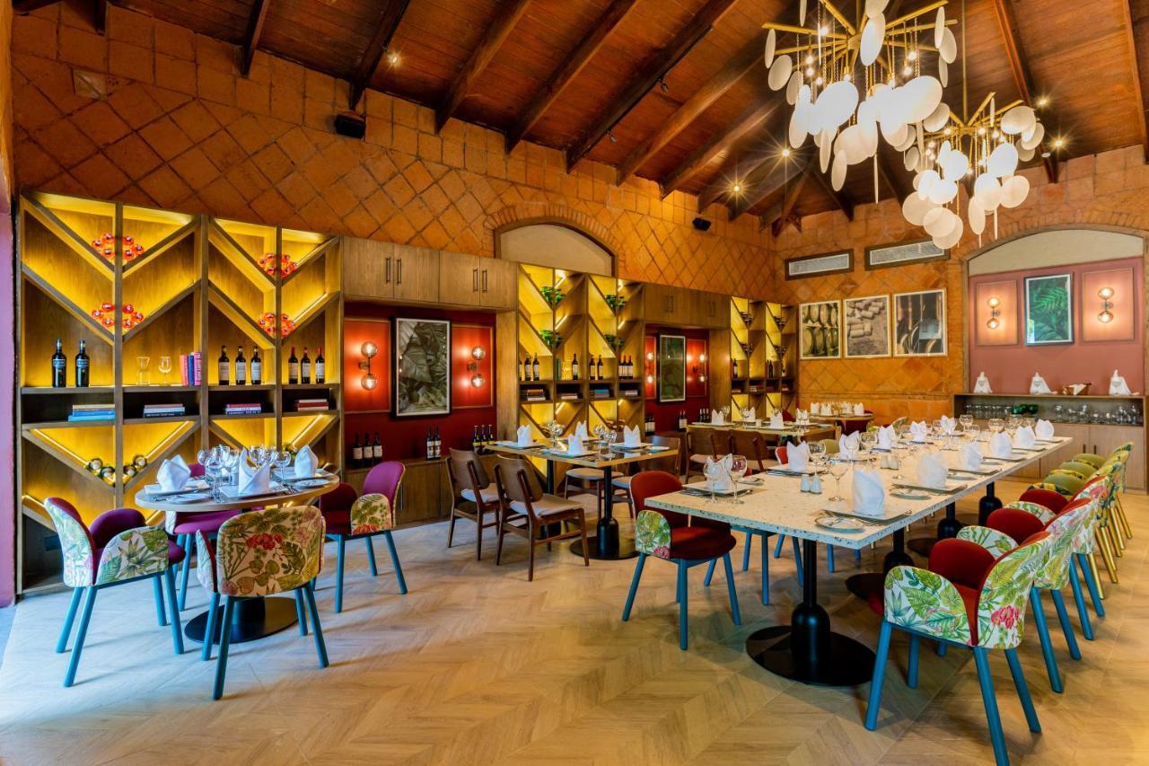 カリブ クラブ プリンセス ビーチ リゾート アンド スパ オール インクルーシブ プンタ・カナ エクステリア 写真 Interior of the restaurant
