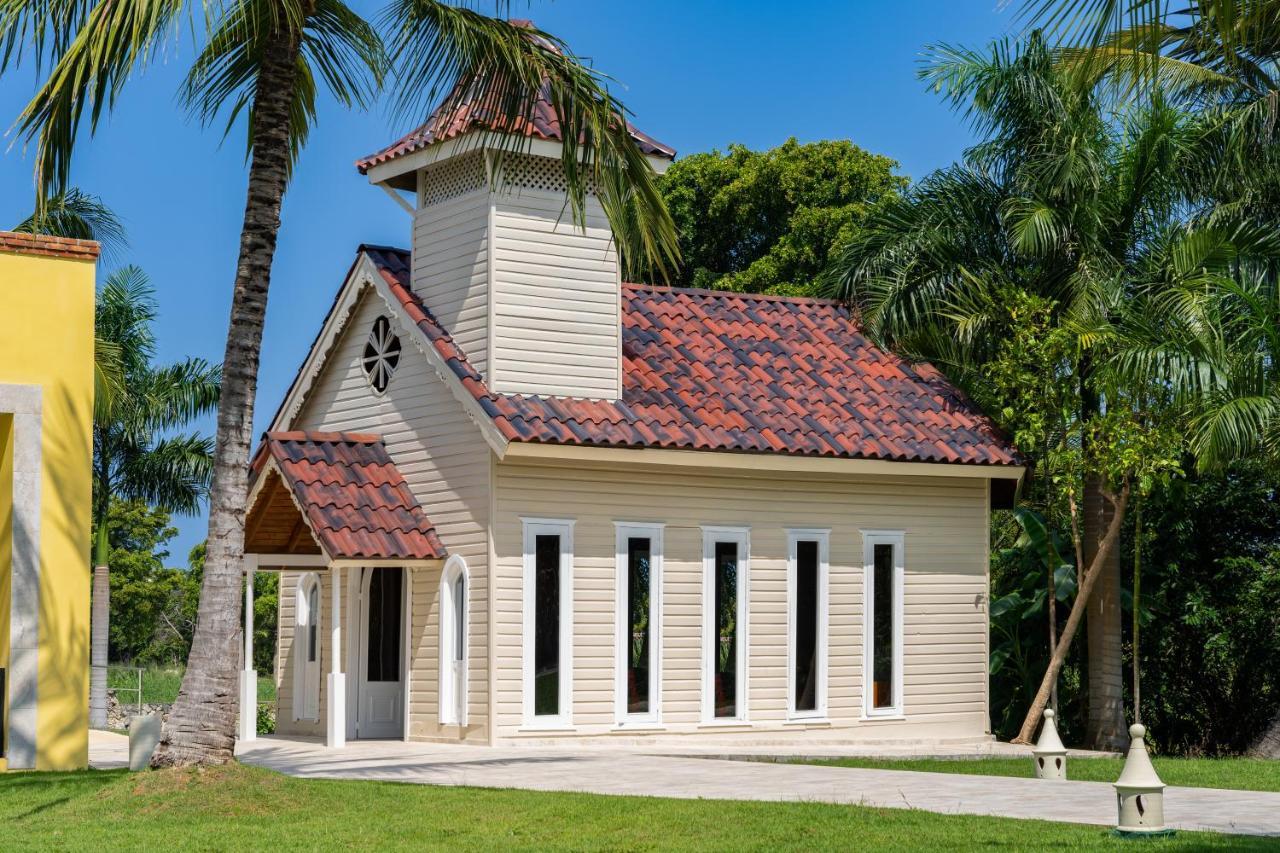 カリブ クラブ プリンセス ビーチ リゾート アンド スパ オール インクルーシブ プンタ・カナ エクステリア 写真 The Chapel at the Royal Palm Beach Polo Country Club