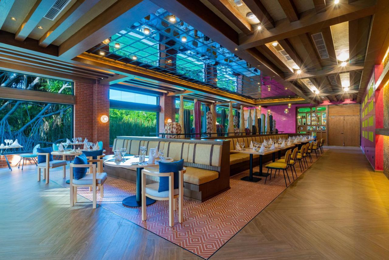 カリブ クラブ プリンセス ビーチ リゾート アンド スパ オール インクルーシブ プンタ・カナ エクステリア 写真 The interior of the restaurant