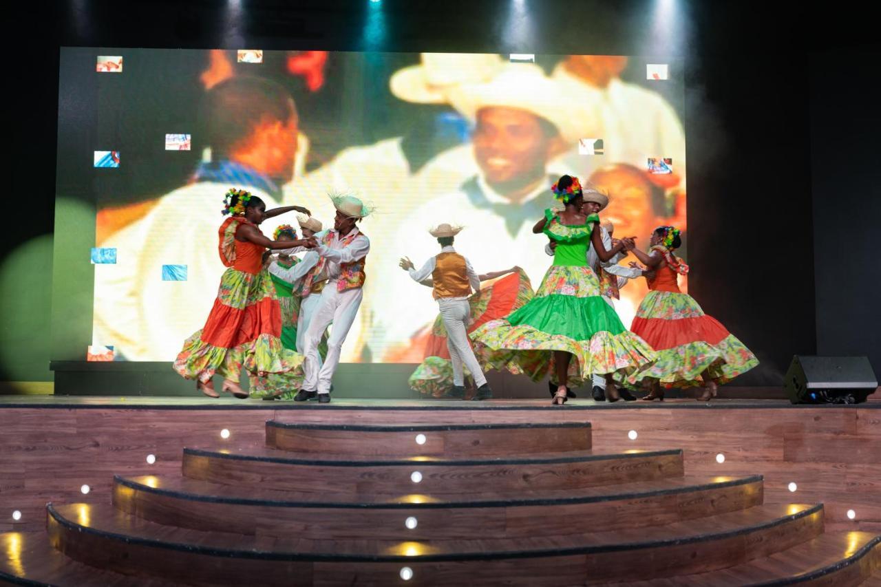 カリブ クラブ プリンセス ビーチ リゾート アンド スパ オール インクルーシブ プンタ・カナ エクステリア 写真 The opening ceremony of the 2015 African Union Summit