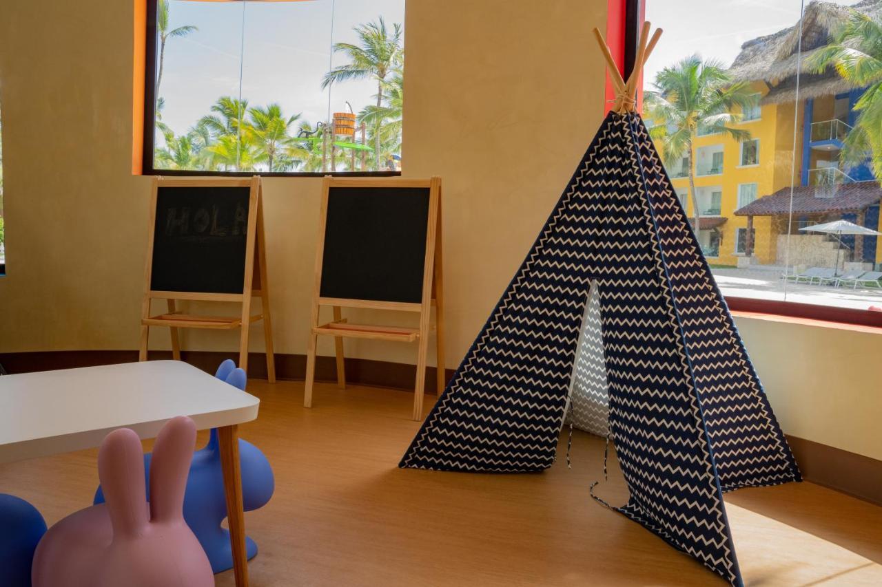 カリブ クラブ プリンセス ビーチ リゾート アンド スパ オール インクルーシブ プンタ・カナ エクステリア 写真 A teepee in a children's playroom