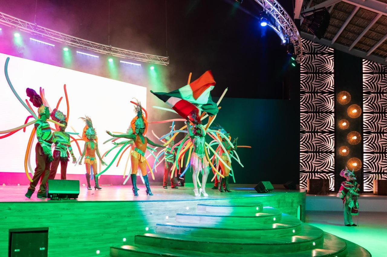 カリブ クラブ プリンセス ビーチ リゾート アンド スパ オール インクルーシブ プンタ・カナ エクステリア 写真 The Palestinian flag at the 2013 Miss Earth