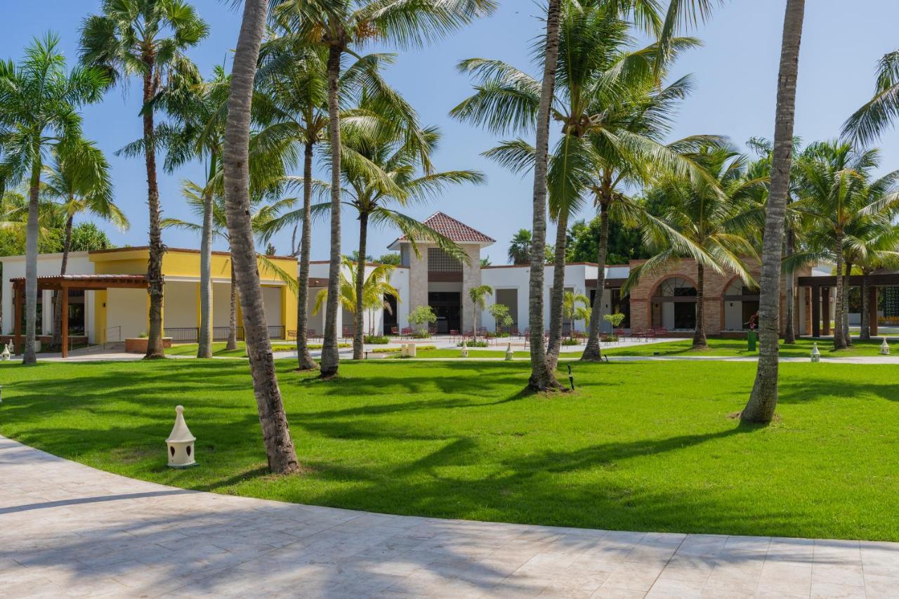 カリブ クラブ プリンセス ビーチ リゾート アンド スパ オール インクルーシブ プンタ・カナ エクステリア 写真 The resort's grounds