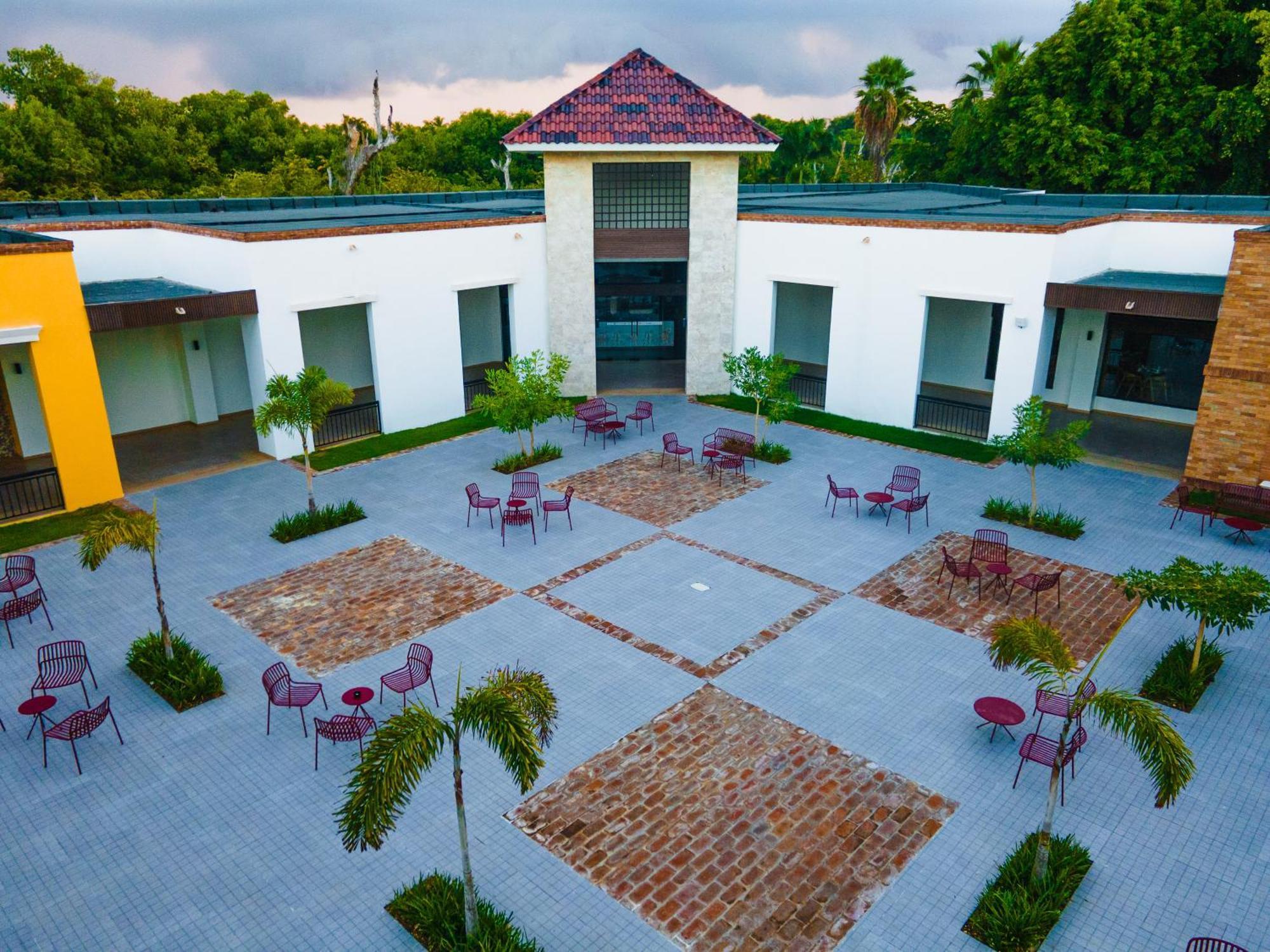 カリブ クラブ プリンセス ビーチ リゾート アンド スパ オール インクルーシブ プンタ・カナ エクステリア 写真 The University of the West Indies, Cave Hill Campus